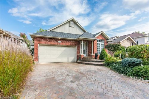 535 Eastbridge Blvd, Waterloo, ON, N2K3Z7 | Card Image
