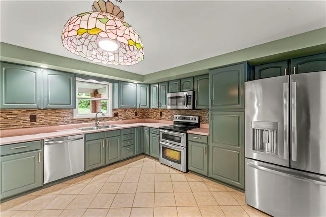 6001 Dashwood Dr, House other with 3 bedrooms, 3 bathrooms and 2 parking in Bethel Park PA | Image 14