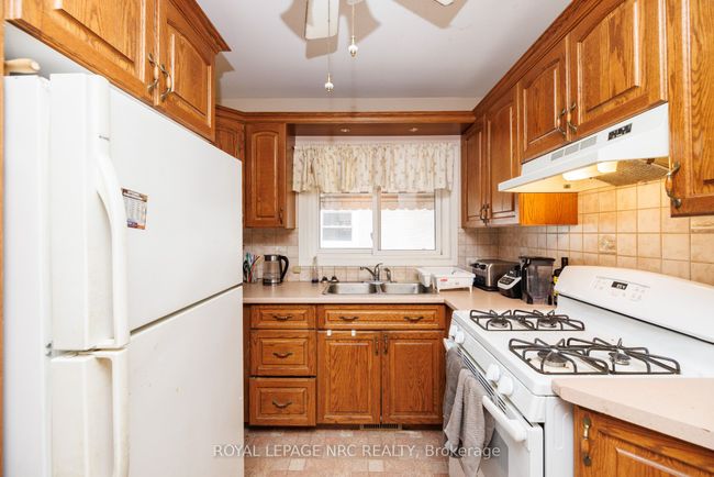 10 Fairburn Ave, House other with 2 bedrooms, 2 bathrooms and 3 parking in Saint Catharines ON | Image 10