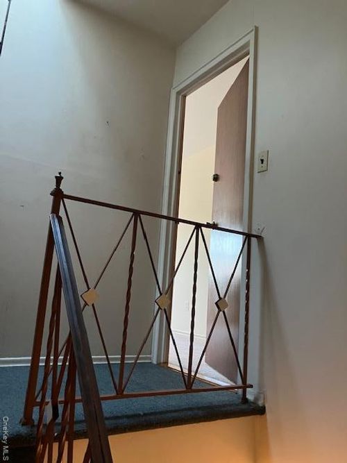 apt-3-26507 Hillside Ave, Glen Oaks, NY, 11004-1798 | Card Image