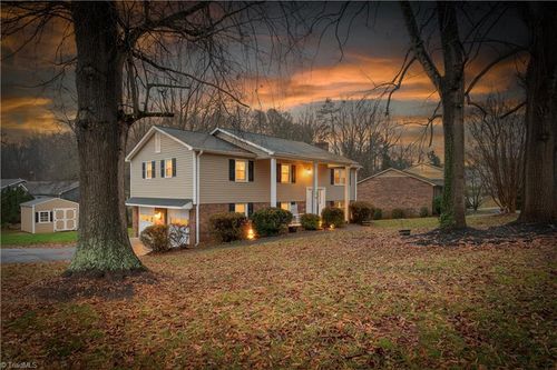 4608 Sun Valley Ln, Kernersville, NC, 27284-9342 | Card Image