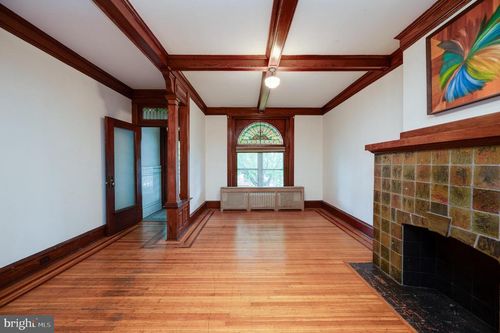 437 Windsor St, READING, PA, 19601-2138 | Card Image