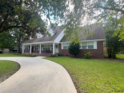 608 S Laurel Avenue, House other with 5 bedrooms, 3 bathrooms and 2 parking in Adel GA | Image 2