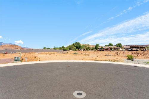 711 E Crew Ct, Washington, UT, 84780-3449 | Card Image