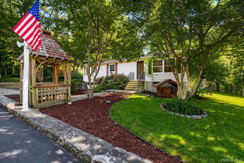 114 Laurel Hill Rd, Croton-On-Hudson, NY, 10520-1213 | Card Image