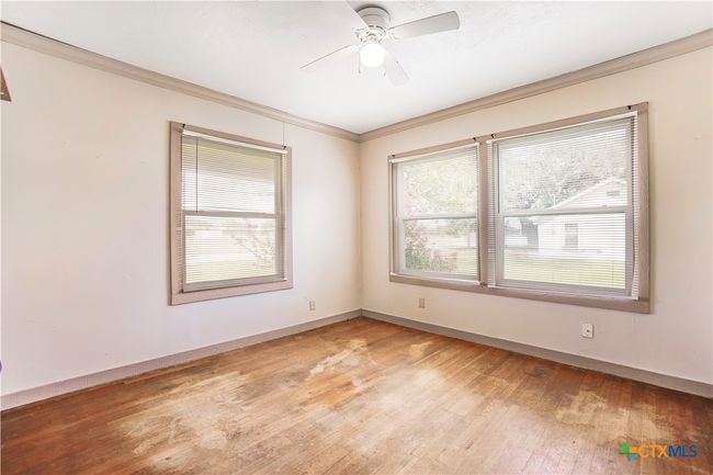 704 Maple St, House other with 2 bedrooms, 1 bathrooms and null parking in Yoakum TX | Image 7