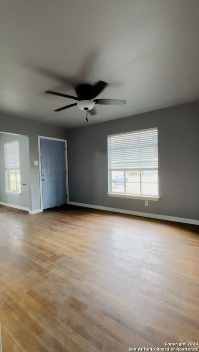 330 Hub, House other with 2 bedrooms, 1 bathrooms and null parking in San Antonio TX | Image 3