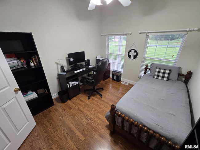 14327 Mcraven Ln, House other with 4 bedrooms, 4 bathrooms and null parking in Mount Vernon IL | Image 32