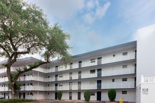 apt-217-447 Ne 195th St, Miami, FL, 33179-3319 | Card Image