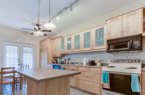 apt-107-2216 San Gabriel St, Austin, TX, 78705-5032 | Card Image