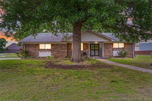 712 Oakland St, Broken Arrow, OK, 74012-1655 | Card Image