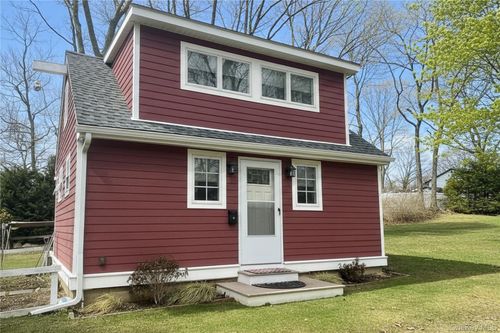 81 Daly Rd, E Northport, NY, 11731-6307 | Card Image