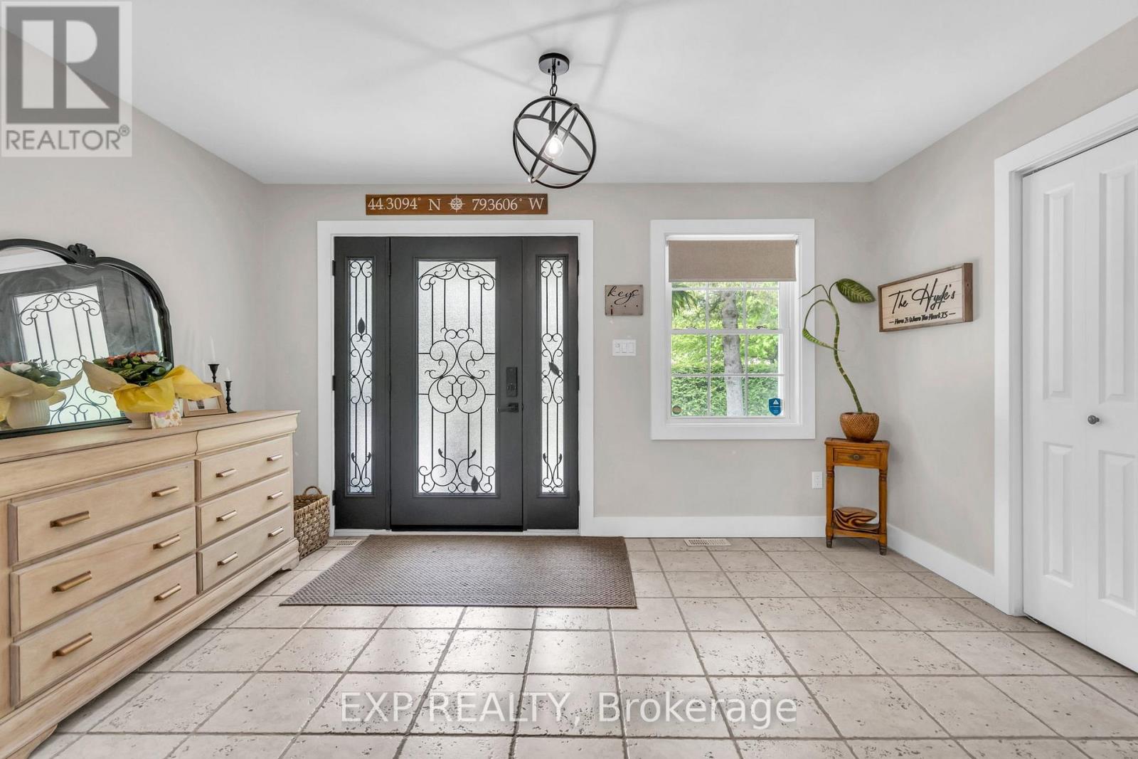 Residential in Georgina (Sutton & Jackson's Point) 4