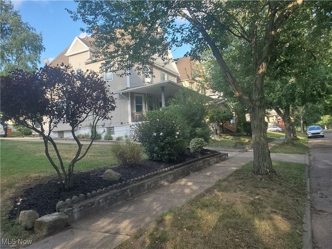 View of extra large lot | Image 8