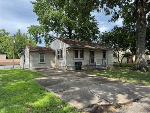 1510 Hope St, Leavenworth, KS, 66048-1753 | Card Image