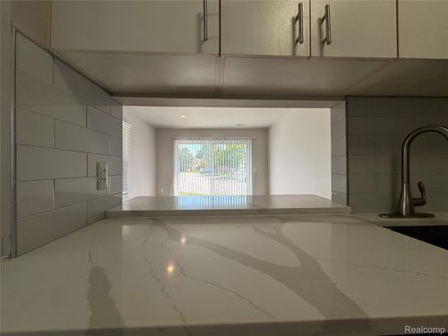 apt-206-6580 Ridgefield Cir, West Bloomfield, MI, 48322-3040 | Card Image