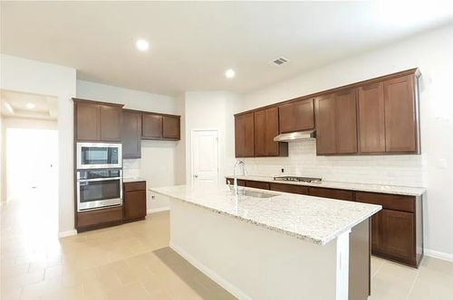 135 Horseshoe Cv, Kyle, TX, 78640-2799 | Card Image