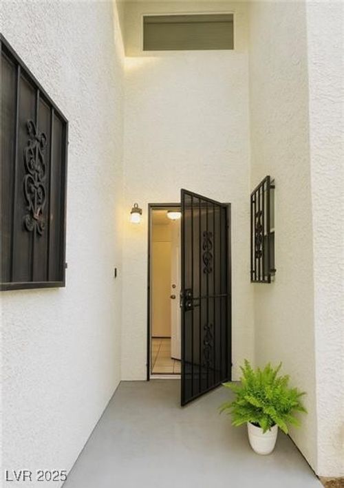 1739 N Lamont St, Las Vegas, NV, 89115-6609 | Card Image