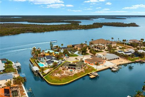 675 Randy Ln, FORT MYERS BEACH, FL, 33931-4017 | Card Image