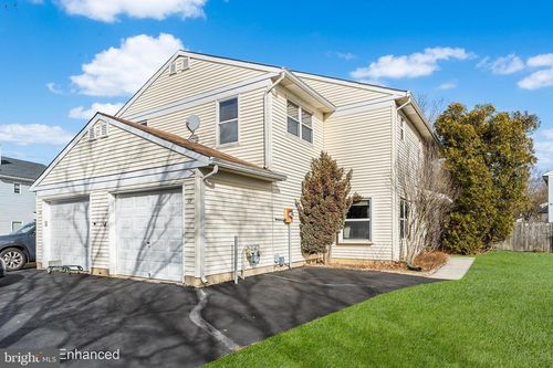 17 Vintage Dr, East Windsor, NJ, 08520-1266 | Card Image