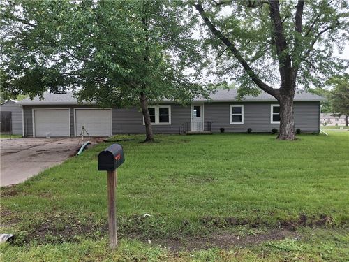 715 E Blackhawk St, Ottawa, KS, 66067-1667 | Card Image