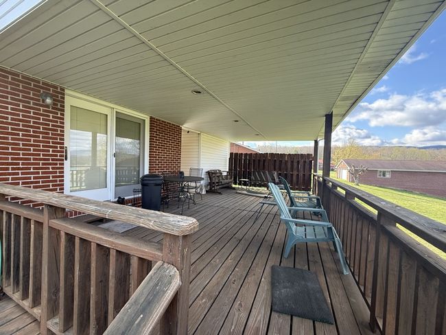 186 Summit Dr, Home with 3 bedrooms, 2 bathrooms and null parking in Peterstown WV | Image 25