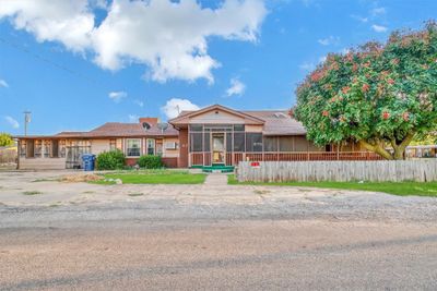 420 W 8th Street, House other with 2 bedrooms, 2 bathrooms and null parking in Cordell OK | Image 3