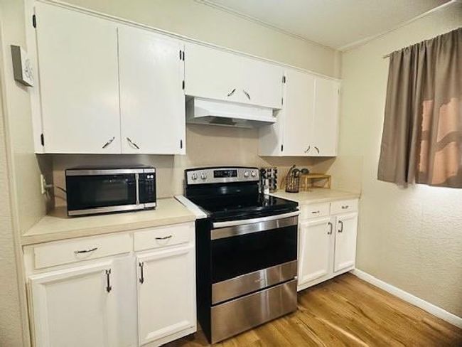 110 Cedar St, House other with 3 bedrooms, 2 bathrooms and 1 parking in Louise TX | Image 4