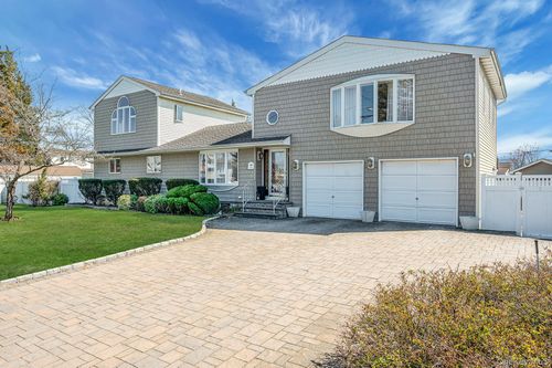 226 Marcy St, West Babylon, NY, 11704-3405 | Card Image