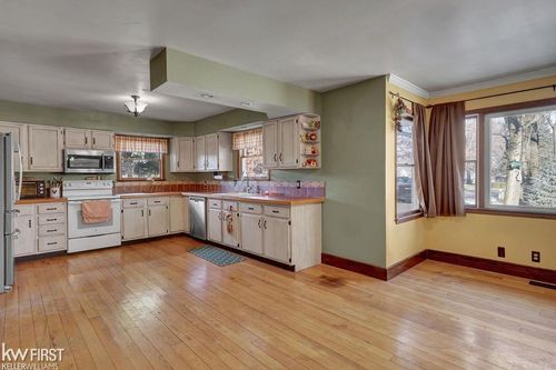 5727 Stanley Road, Oregon Township, MI, 48421 | Card Image