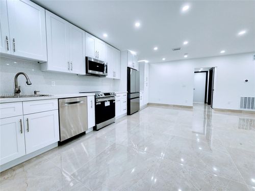 apt-3-11930 Ne 19th Dr, North Miami, FL, 33181-2829 | Card Image