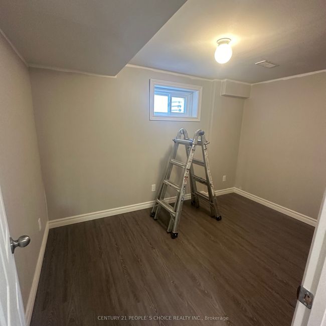 UNIT-2 - 199 Avondale Blvd, House attached with 3 bedrooms, 2 bathrooms and 2 parking in Brampton ON | Image 6