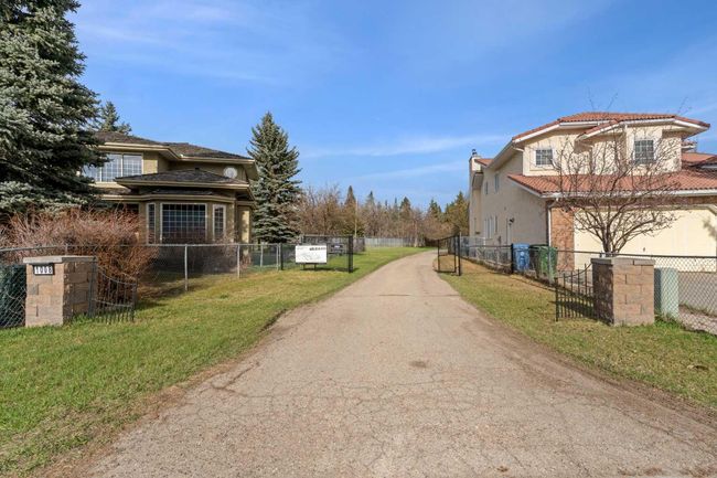 1008 Shawnee Dr Sw, House other with 3 bedrooms, 4 bathrooms and 6 parking in Calgary AB | Image 44