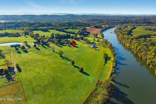 1021 Graves Rd, Strawberry Plains, TN, 37871-1035 | Card Image