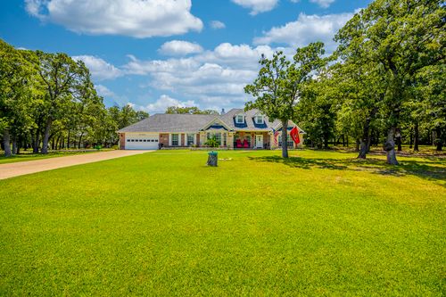 111 Lone Star Dr, Gainesville, TX, 76240-9014 | Card Image