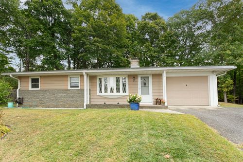 5 Greystone Ave, Granby, MA, 01033-9761 | Card Image