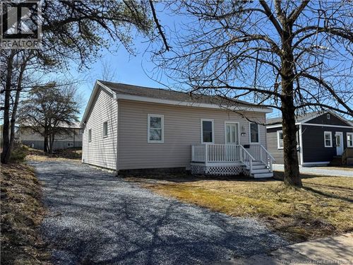 158 Molson Ave, Saint John, NB, E2M3J3 | Card Image