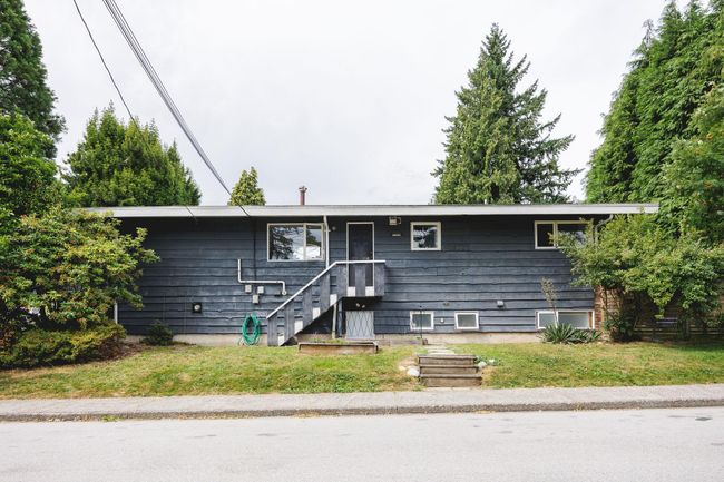 Ranch-style house featuring a front lawn | Image 38