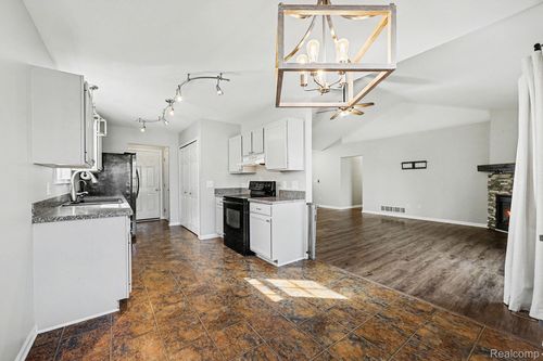 755 1st St, Fenton, MI, 48430-4103 | Card Image