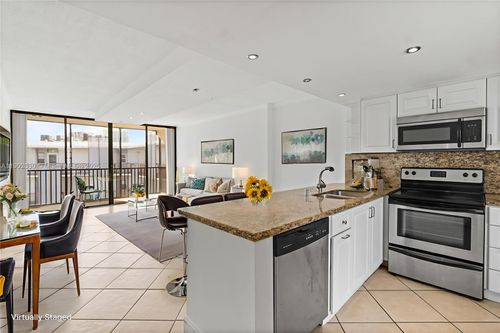 apt-814-3475 N Country Club Dr, Aventura, FL, 33180-1780 | Card Image