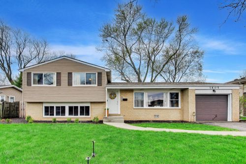 1605 W Lexington Dr, Arlington Heights, IL, 60004-2813 | Card Image