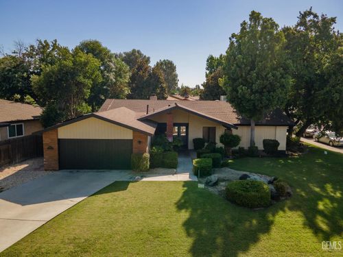 2601 Barrington Street, Bakersfield, CA, 93309 | Card Image