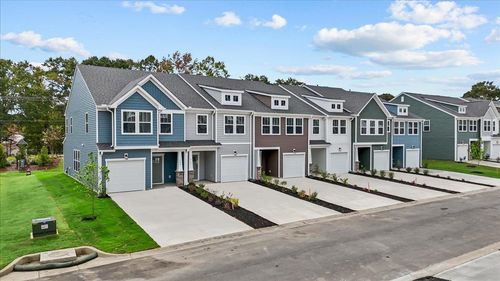 525 W Norvell Ct, Spartanburg, SC, 29307-2100 | Card Image