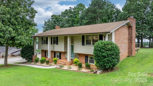 848 7th St Se, Hickory, NC, 28602-3923 | Card Image