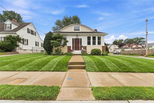 47 Friendly Rd, Cranston, RI, 02910-1217 | Card Image