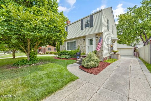 581 Sylvandale Ave, Oregon, OH, 43616-2721 | Card Image