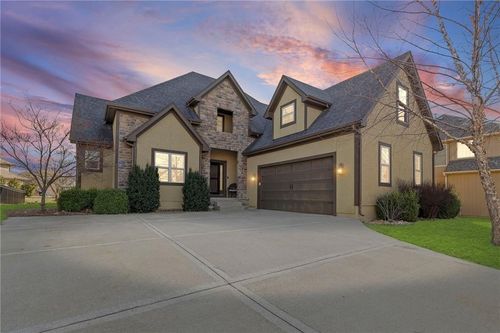 31151 W 165th Ter, Gardner, KS, 66030-7843 | Card Image