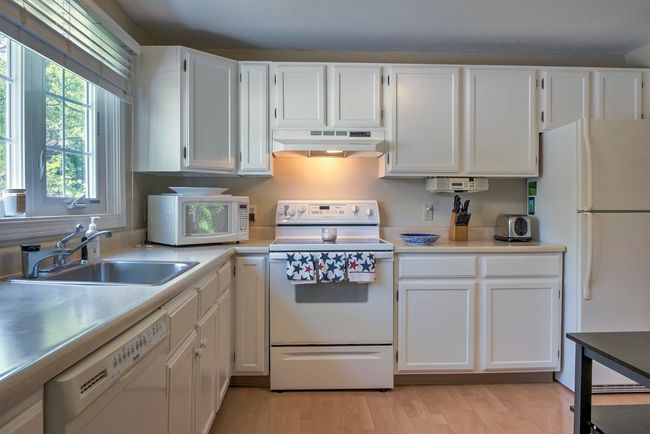 38C Stonehouse Ln, Condo with 3 bedrooms, 2 bathrooms and null parking in Keene NH | Image 4
