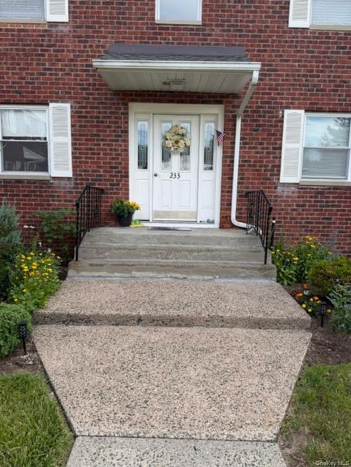 d-233 N Middletown Rd, Pearl River, NY, 10965-1135 | Card Image