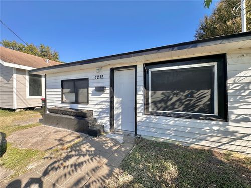 1212 Pine St, Baytown, TX, 77520-4134 | Card Image